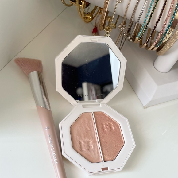 Fenty beauty bundle - Picture 2 of 3
